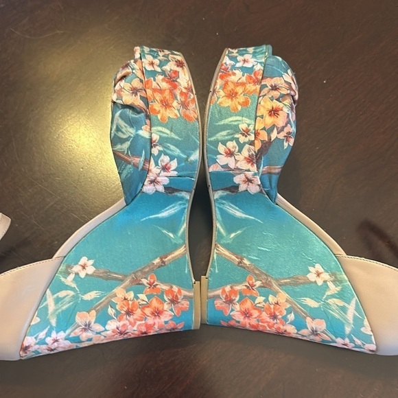 Nine West Dig Platform Chinoiserie Wedge
Sandals Sz 8 Ankle Strap Cocktail Party - Picture 8 of 10